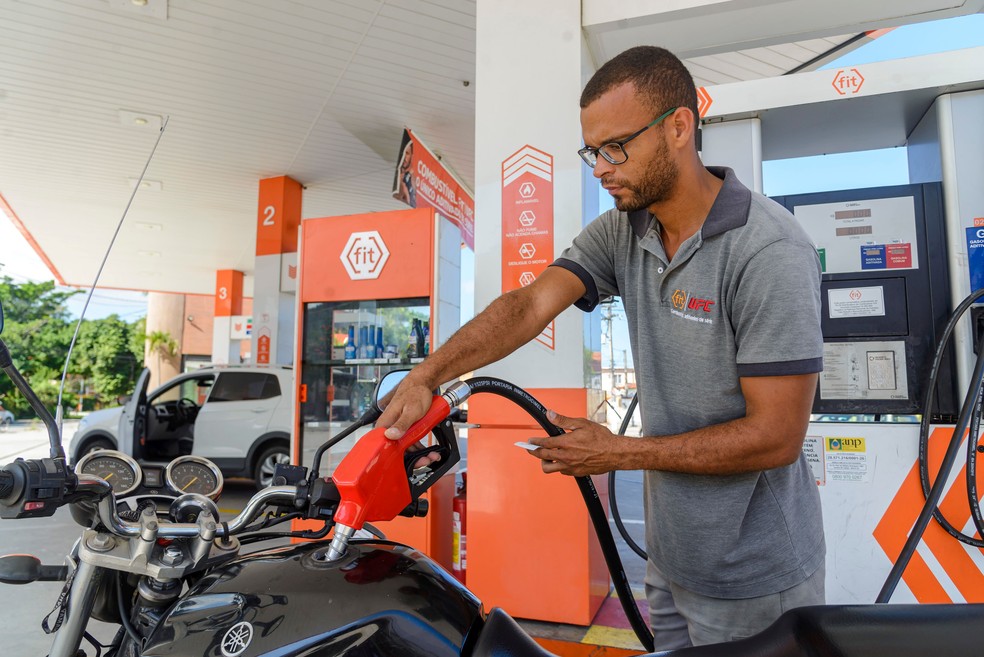 Gasolina FIT | UCF, indicada para motocicletas, já é aditivada de fábrica e tem o preço da comum — Foto: Fabio Cordeiro