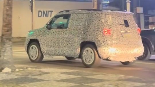 Flagra: novo Jeep Renegade híbrido está pronto para chegar em 2026
