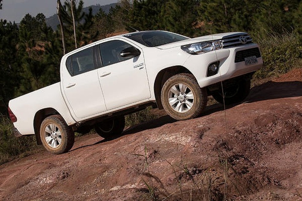 A Toyota Hilux SR é vendida a partir de R$ 79.900 no Mercado Livre.  — Foto: Divulgação/Toyota