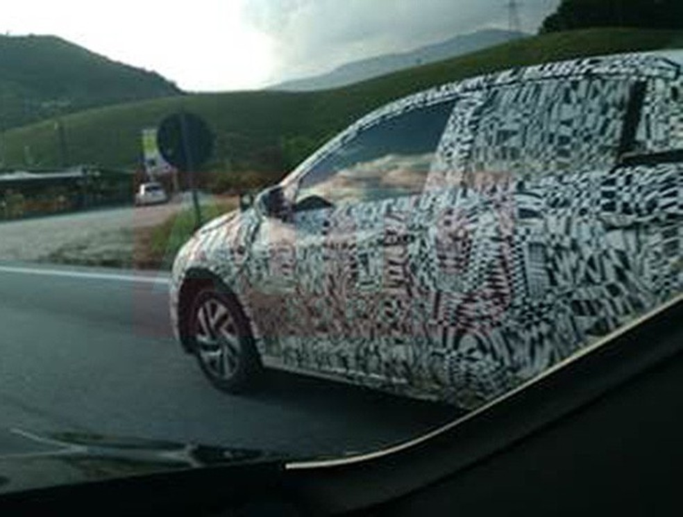 Volkswagen Virtus flagrado em testes no Brasil (Foto: Auto News Brasil) — Foto: Auto Esporte