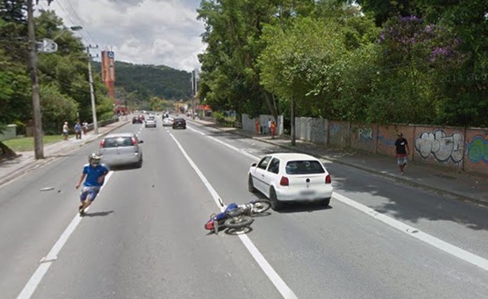 Motoqueiro é flagrado pelo Google Maps (Foto: Reprodução) — Foto: Auto Esporte