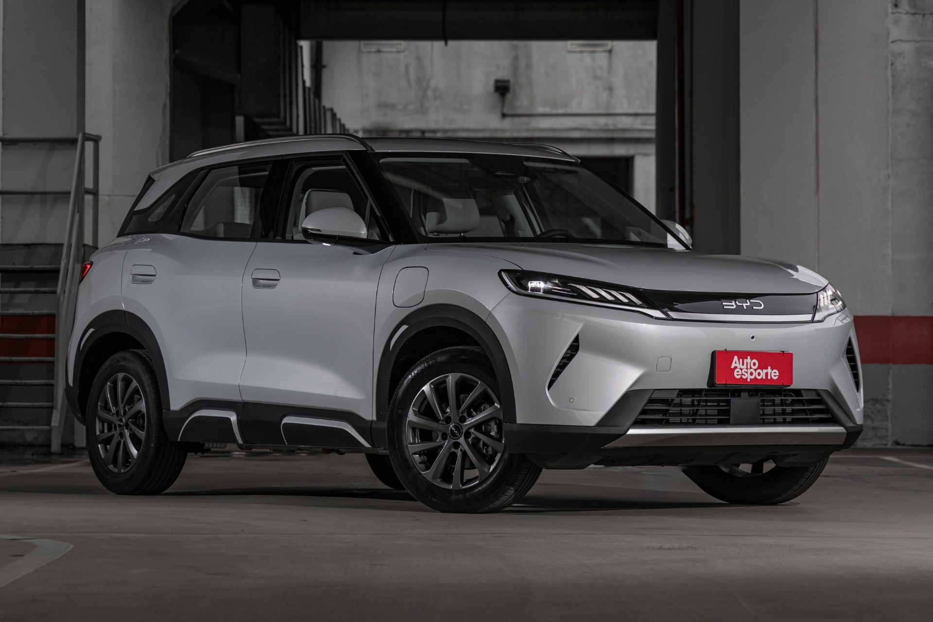 Imagem do BYD Atto 2 em demonstração na concessionária