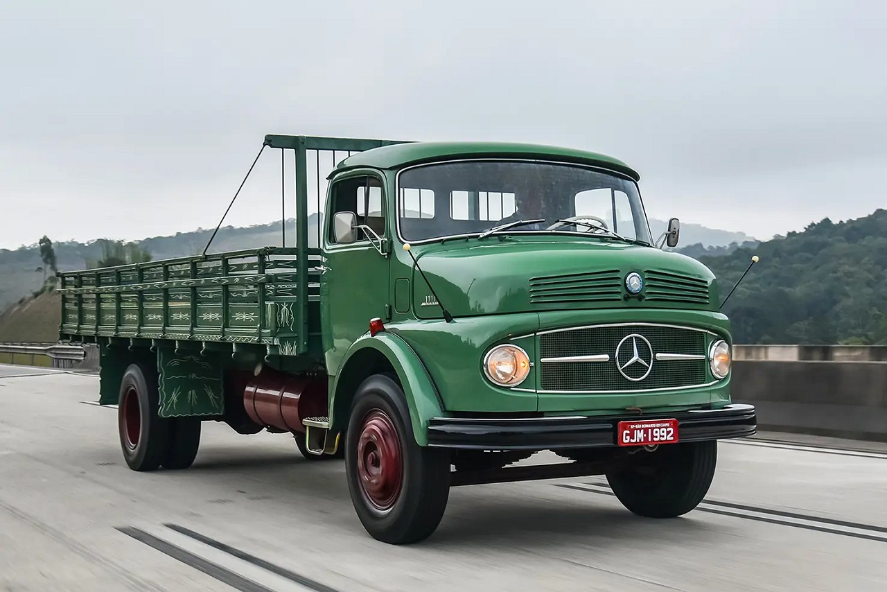 Caminhão da Mercedes fabricado há 62 anos tem produção paralisada no Irã