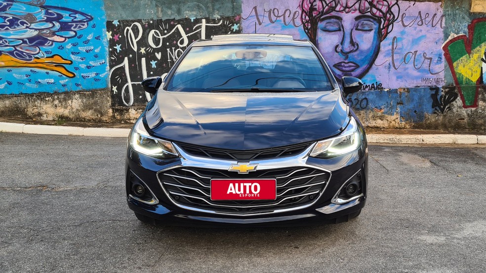 O para-choque com grade redesenhada e novos compartimentos para o farol de neblina veio do Cruze sedã — Foto: Rodrigo Ribeiro/Auto News Brasil