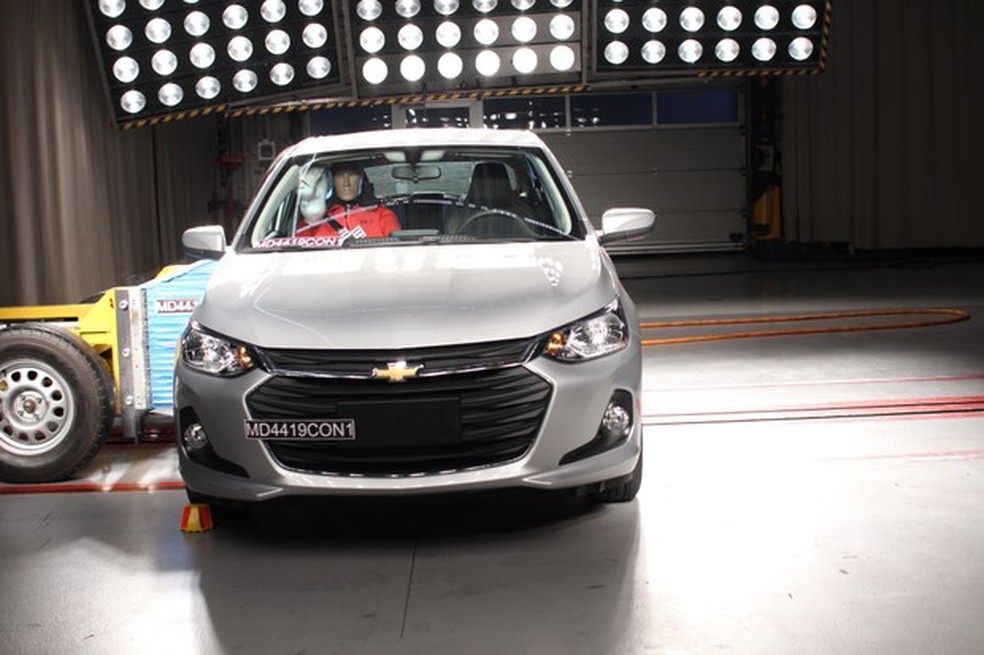 Chevrolet Onix mais seguro está nas lojas; como diferenciar do nota zero?