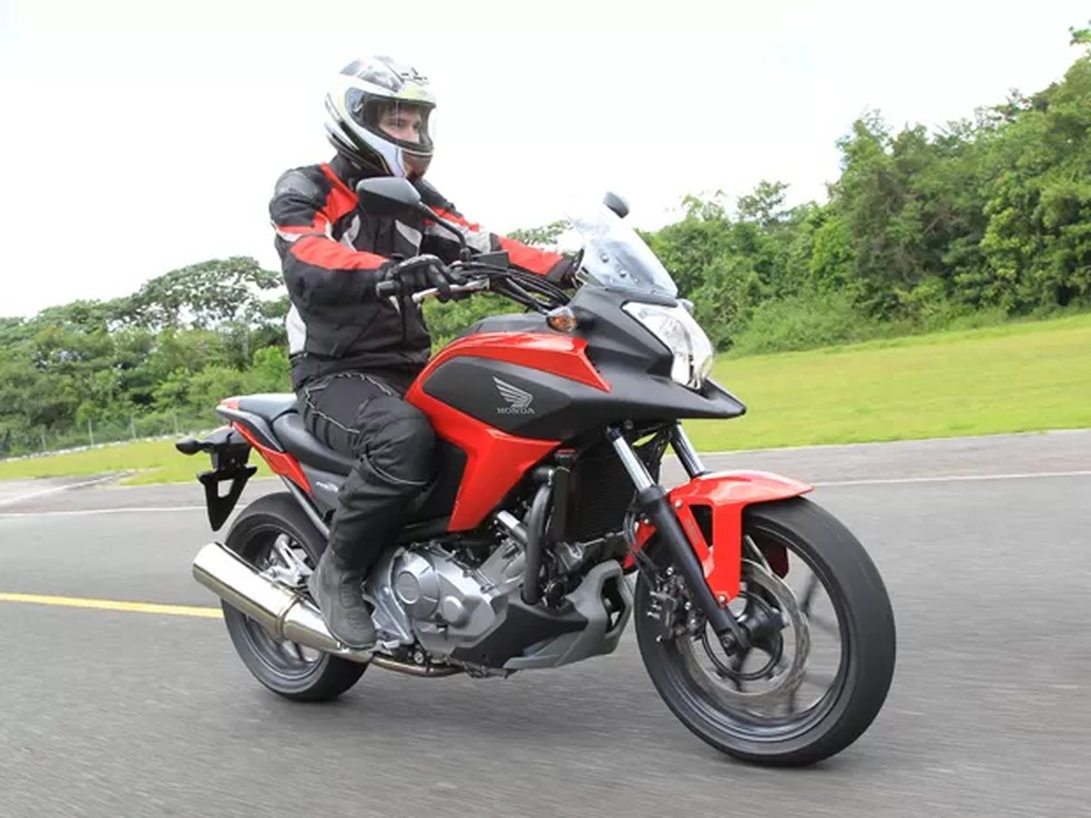 Honda NC 700X: modelo é o antecessor da NC 750X — Foto: Caio Mattos/ Divulgação
