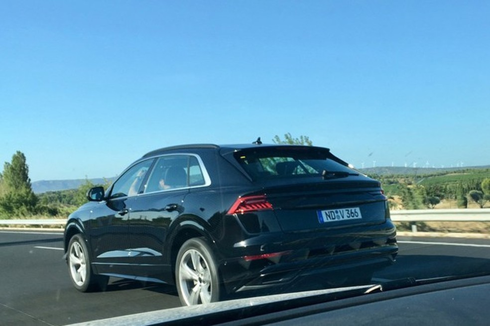 Audi Q8 é flagrado sem disfarces pelo site Autopareri rodando pela Europa (Foto: Autopareri/Reprodução) — Foto: Auto Esporte