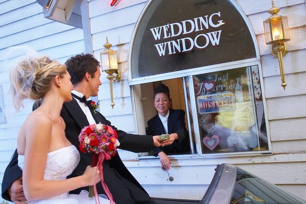 Em Las Vegas (EUA), dá para casar sem sair do carro (Foto: Getty Images) — Foto: Auto Esporte