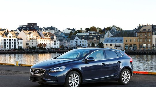 Volvo V40 recebe duas novas versões para o Brasil com preço inicial de R$ 99.950