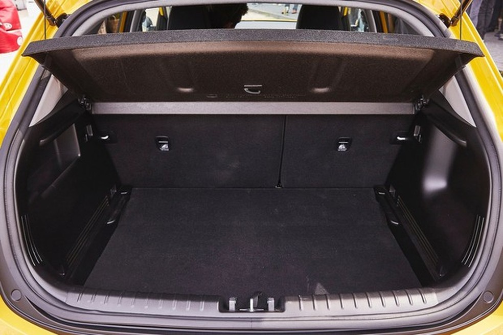 Por sua vez, o porta-malas de 352 litros é pequeno para o segmento (Foto: Divulgação) — Foto: Auto Esporte