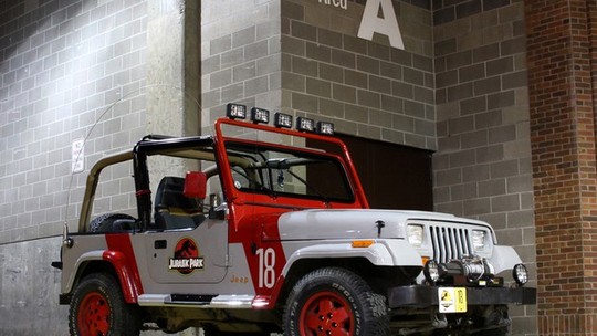 Jurassic Park completa 25 anos e fãs  criam até hoje réplicas dos carros do filme