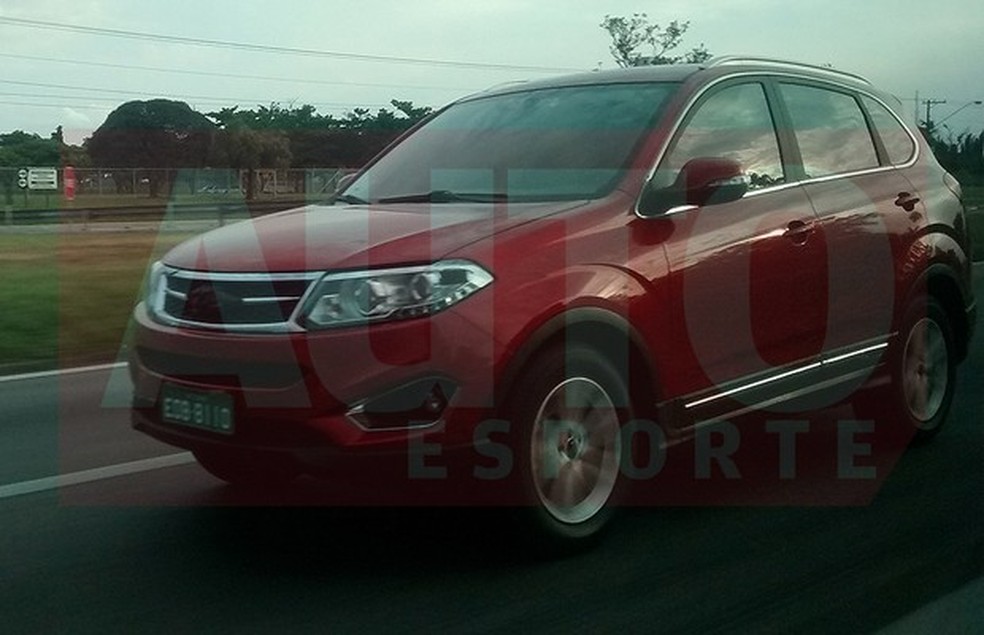Chery Tiggo 5 é flagrado em estrada do interior de São Paulo (Foto: Wesley Candido / Auto News Brasil) — Foto: Auto Esporte
