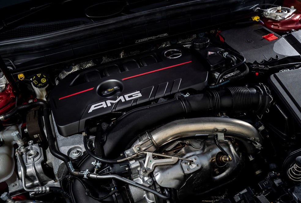 Motor 2.0 turbo do Mercedes-AMG GLB 35 desenvolve 306 cv — Foto: Divulgação