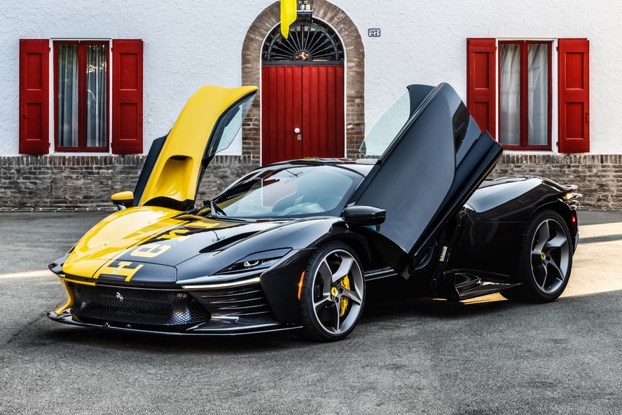 Ferrari Daytona SP3 Tailor Made tem V12 aspirado de 840 cv