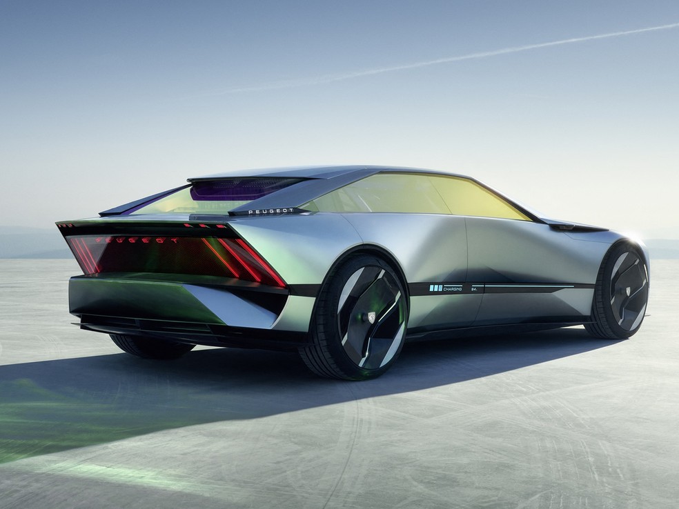Peugeot Inception Concept tem traseira com linhas afiadas e futuristas — Foto: Divulgação