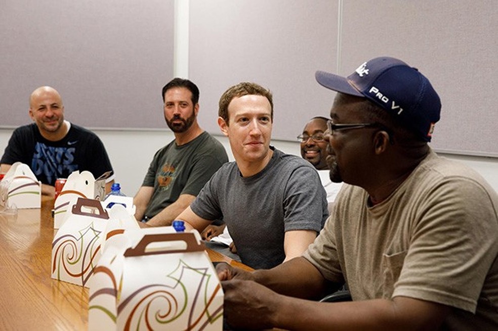 Mark Zuckerberg, fundador do Facebook, passa umd ia na fábrica da Ford (Foto: Ford) — Foto: Auto Esporte