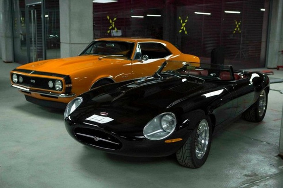 Chevrolet Camaro SS e Eagle Speedster uma variação do Jaguar E-Type (Foto: Divulgação) — Foto: Auto Esporte