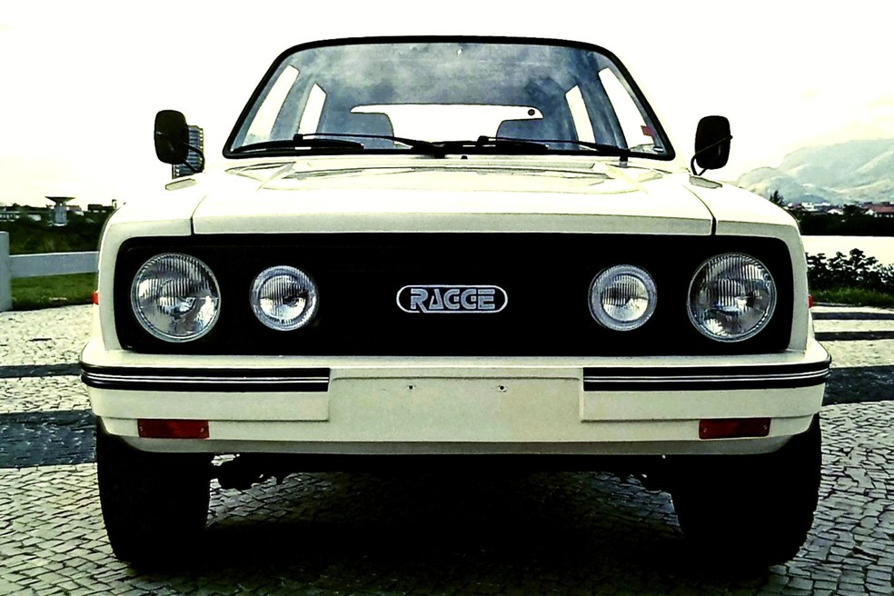 Frente quadrada combinava com os faróis redondos — Foto: Autoesporte/Acervo MIAU