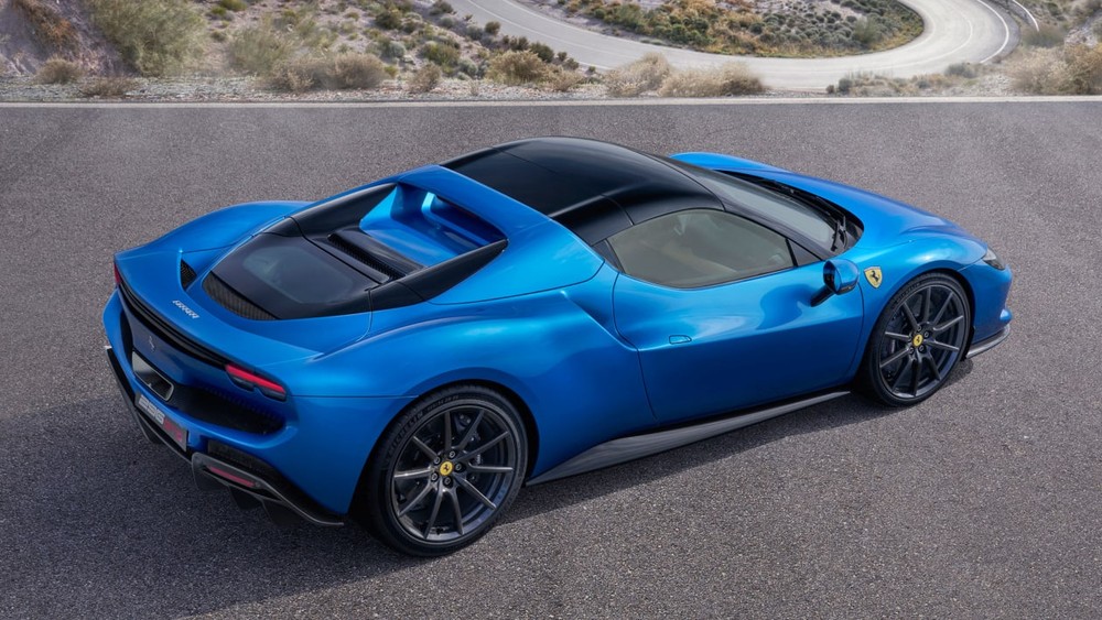 Nova Ferrari híbrida conversível tem 830 cv, tração traseira e roda até ...
