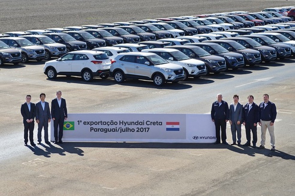 Executivos da Hyundai Brasil comemoram o início das exportações do Creta para o Paraguai (Foto: Divulgação) — Foto: Auto Esporte