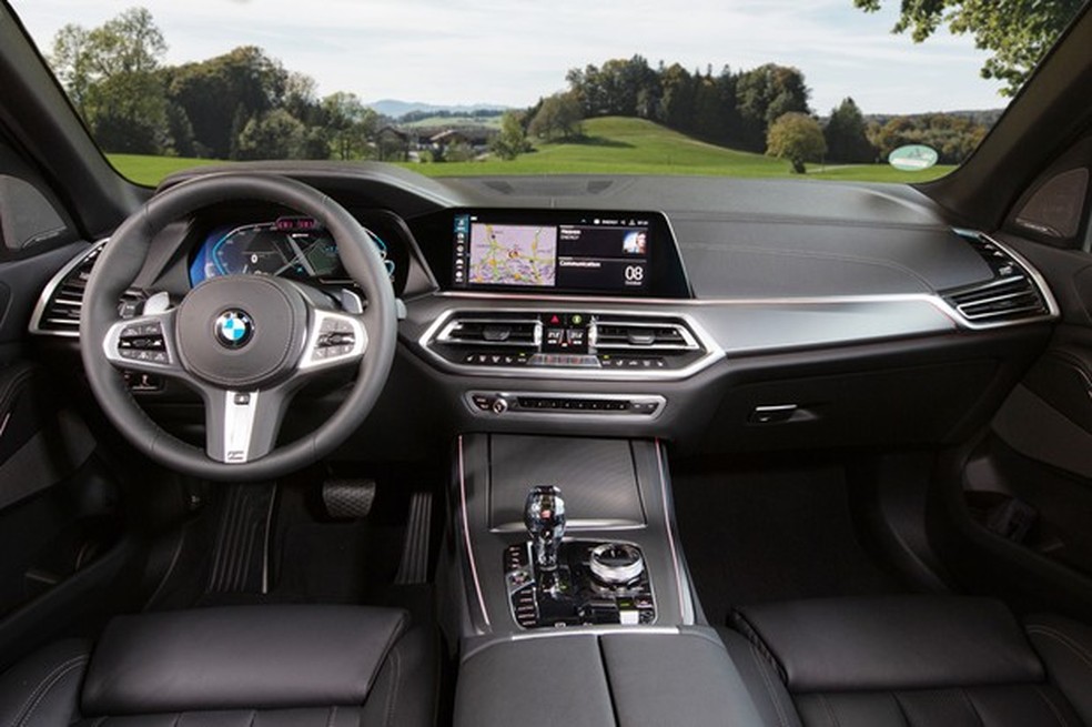 O interior é tecnológico e traz bons materiais no acabamento (Foto: Divulgação) — Foto: Auto Esporte