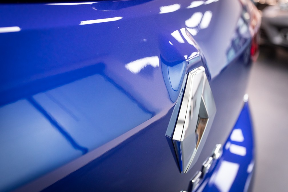 Ressalto na parte superior do logo da Renault dá destaque ao elemento — Foto: Celso Tavares/G1
