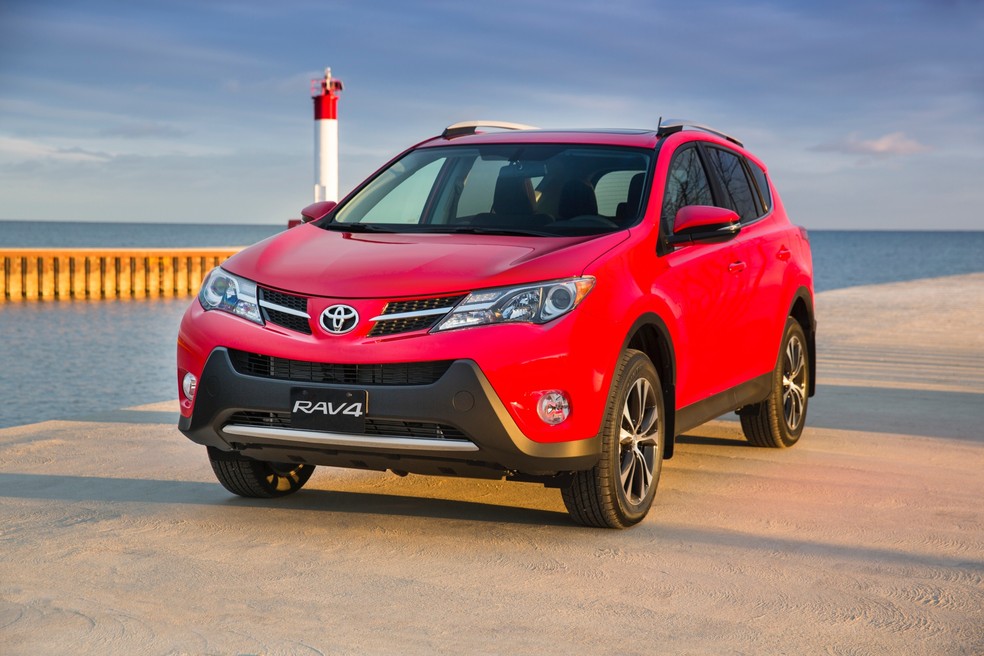 Quarta geração do RAV4 também tinha opção de propulsor 2 litros — Foto: Divulgação