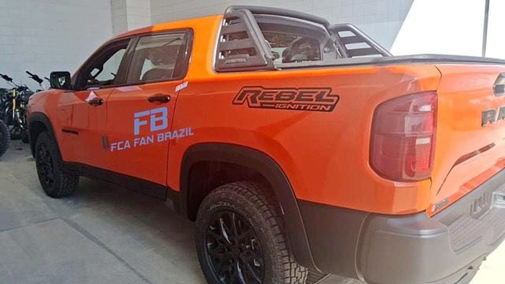 Ram Rampage Rebel Ignition terá adesivos alusivos à versão na lateral da caçamba — Foto: Reprodução/FCA_Fan_Brazil