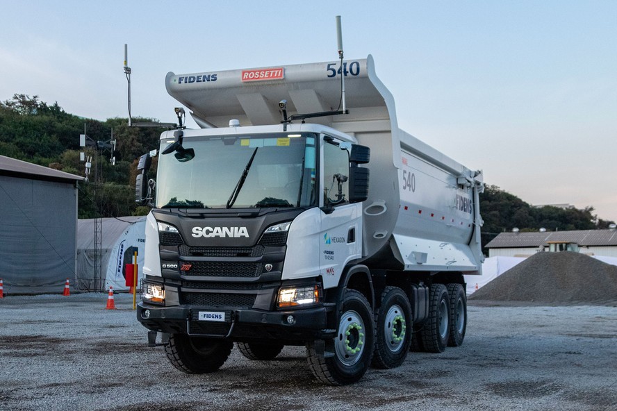 Scania G 500 8x4 XT Heavy Tipper controlado de forma remota para mineração