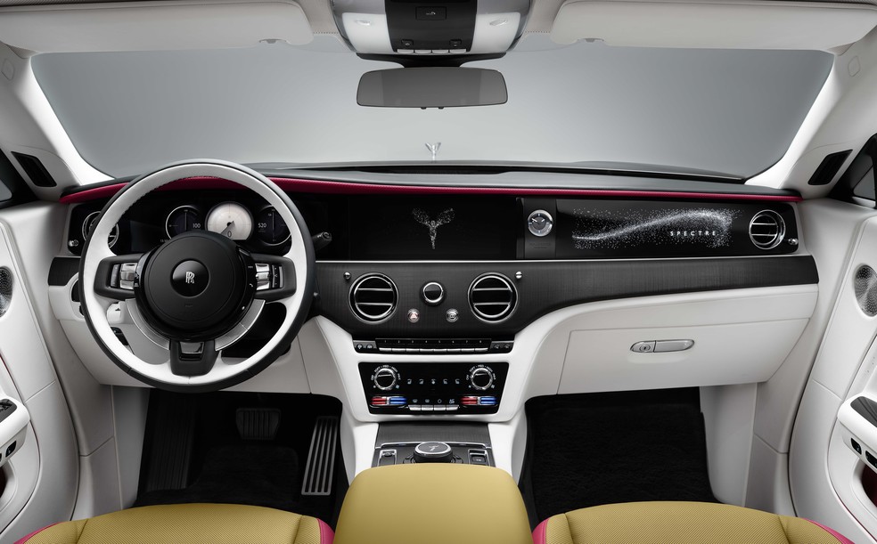 Rolls-Royce Spectre tem acabamento luxuoso como é tradição da marca — Foto: Divulgação