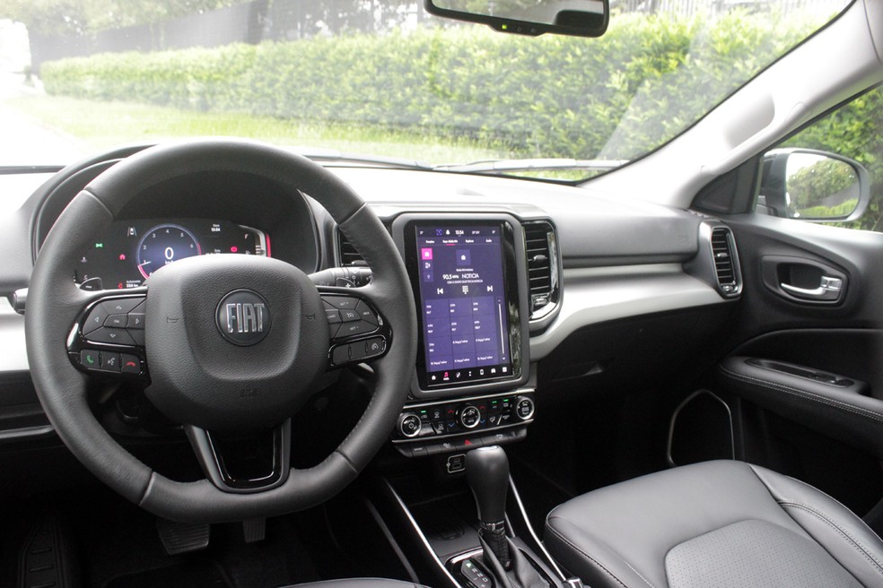 Cabine da Fiat Toro Volcano com pacote Chrome Edition — Foto: André Paixão/Auto News Brasil