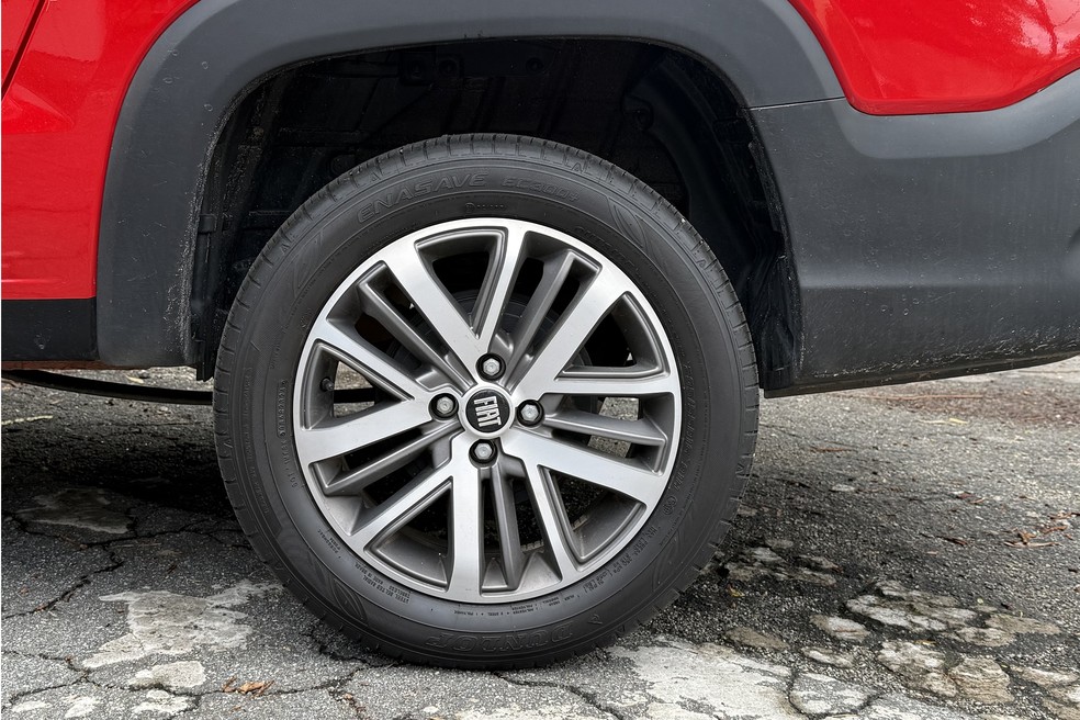 Picape compacta é equilibrada para proporcionar conforto e não "pular" com a caçamba carregada — Foto: Cauê Lira/Auto News Brasil