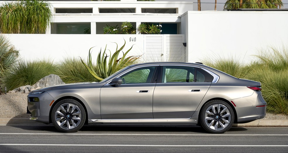 BMW i7 é um dos lançamentos esperados para 2023 — Foto: Divulgação