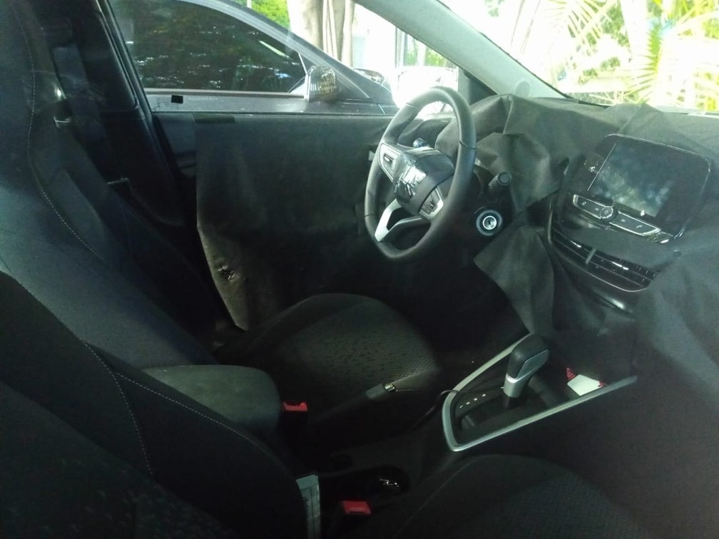 Flagra do interior do novo Chevrolet Prisma. — Foto: Lucas Franca de Oliveira/G1