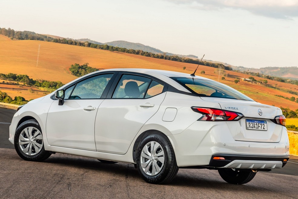 O Nissan Versa Sense é sempre associado ao câmbio CVT — Foto: Divulgação/Nissan