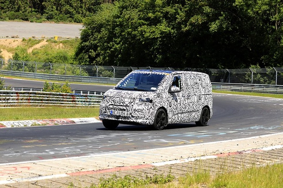 Flagra da T7 Híbrida na Alemanha (Foto: Automedia ) — Foto: Auto Esporte