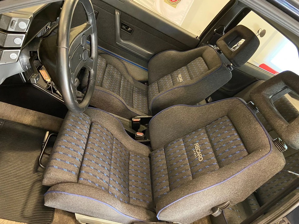 Clássico Volkswagen Gol GTI de 1989 é equipado com bancos esportivos Recaro e foi restaurado por empresa paulistana — Foto: Reprodução/Reginaldo de Campinas