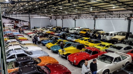 Visitamos a maior coleção de carros fora de série brasileiros 