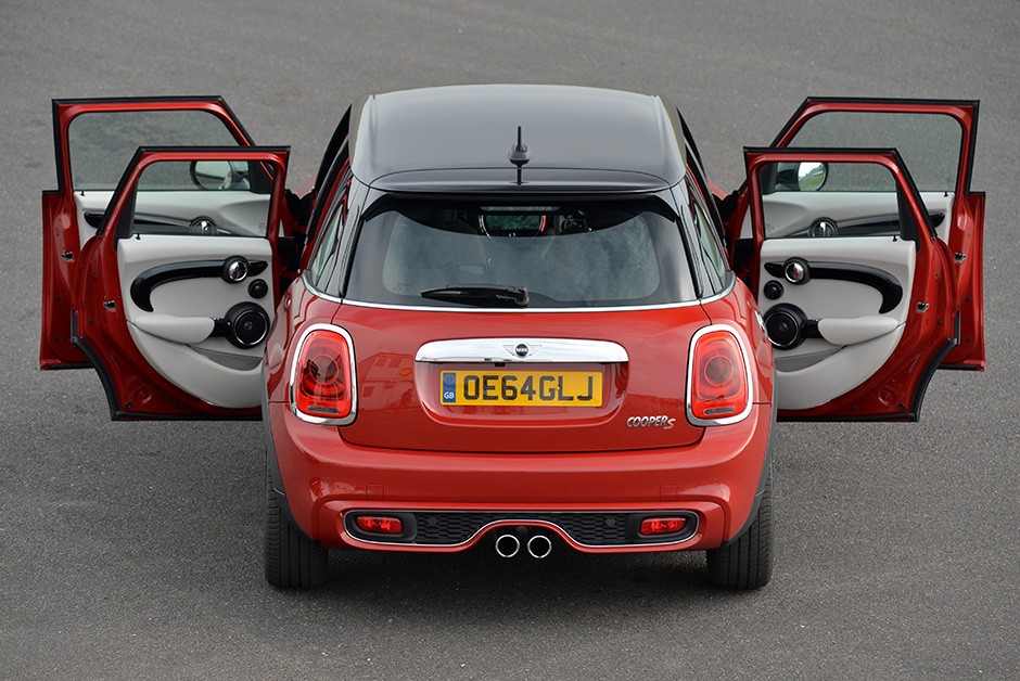 Mini Cooper com cinco portas