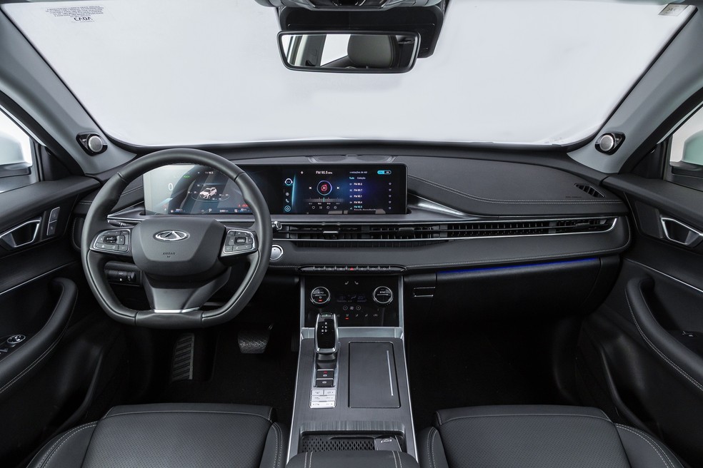 Painel do Tiggo 7 PHEV é mais "generalista" — Foto: Renato Durães/Auto News Brasil