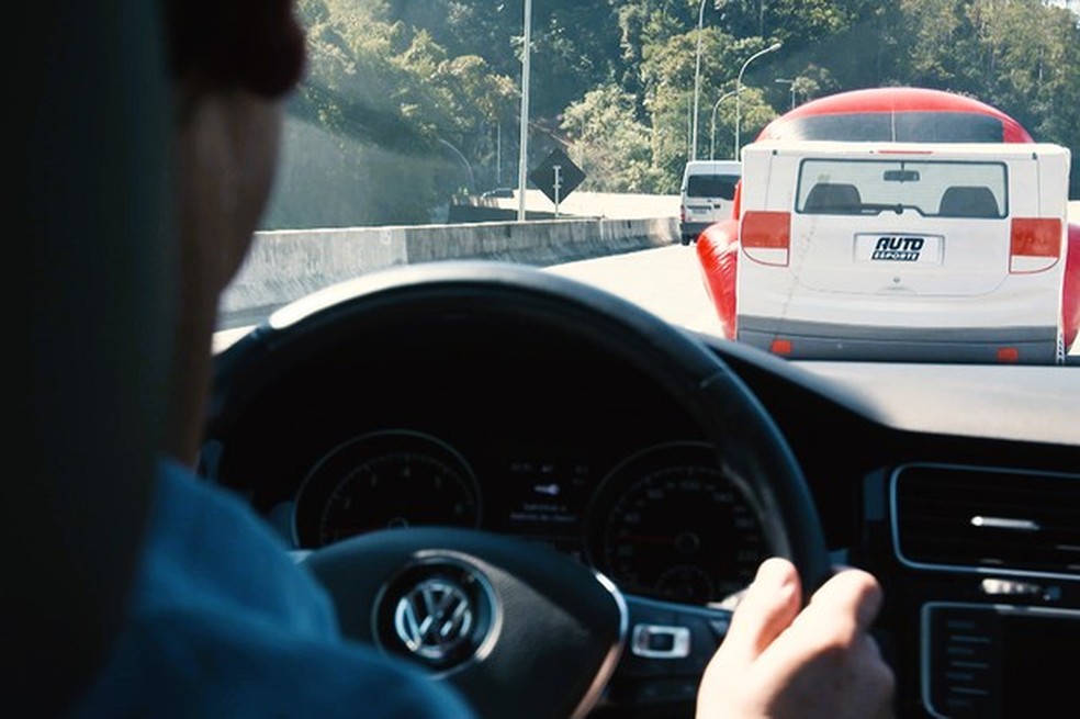 Um dos erros mais comuns na condução de um idoso é a falta de noção nas frenagens — Foto: Auto Esporte