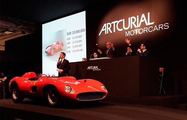 Ferrari 335 Sport Spider Scaglietti 1957 é leiloada por US$ 35 milhões