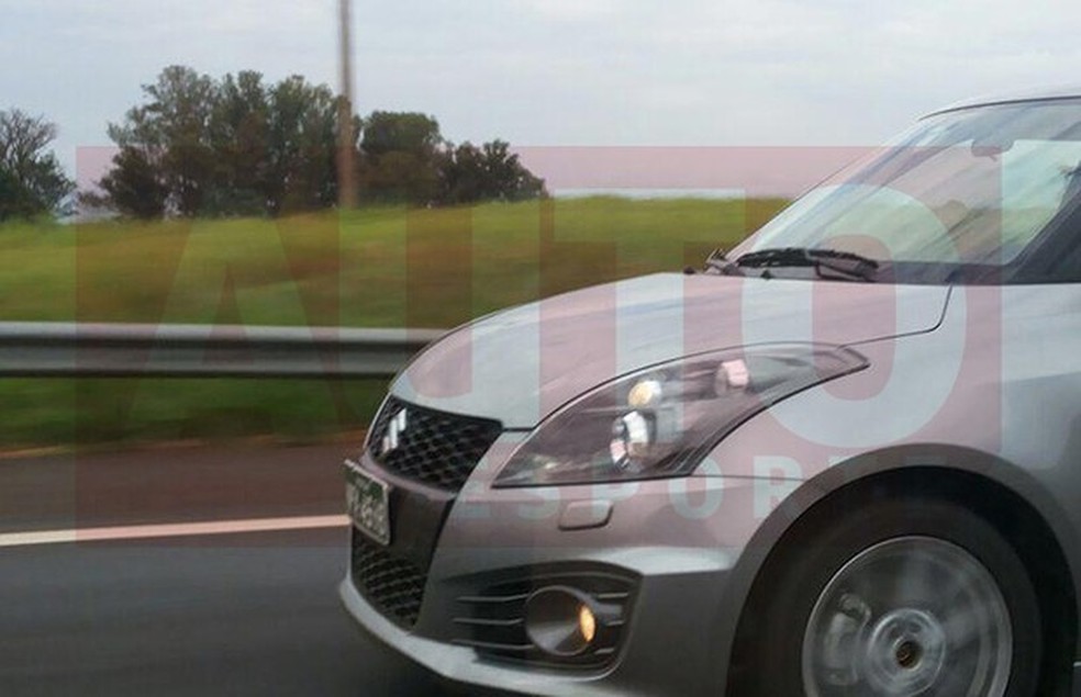 Flagra: Suzuki Swift Sport (Foto: Mário Barrionovo Neto) — Foto: Auto Esporte
