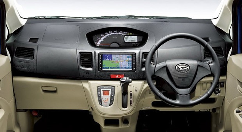 No interior, o Daihatsu Move tem alguma semelhança com o Etios, não? — Foto: Divulgação