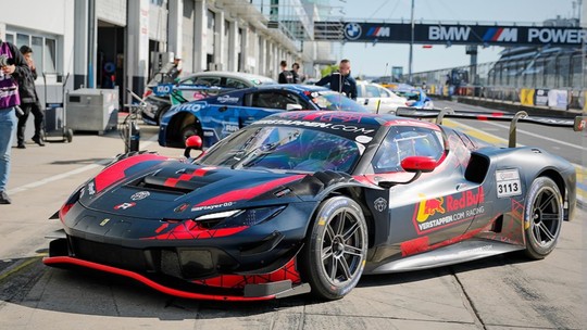 Verstappen testa carro da Ferrari escondido sob pseudônimo 'Franz Hermann'