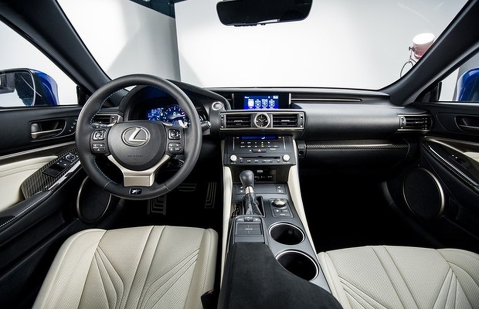 Interior do Lexus RC F 2014 (Foto: Divulgação) — Foto: Auto Esporte