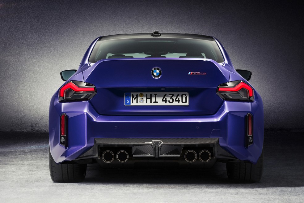Novo BMW M2 CS tem spoiler traseiro integrado em fibra de carbono estilo “ducktail” — Foto: Divulgação