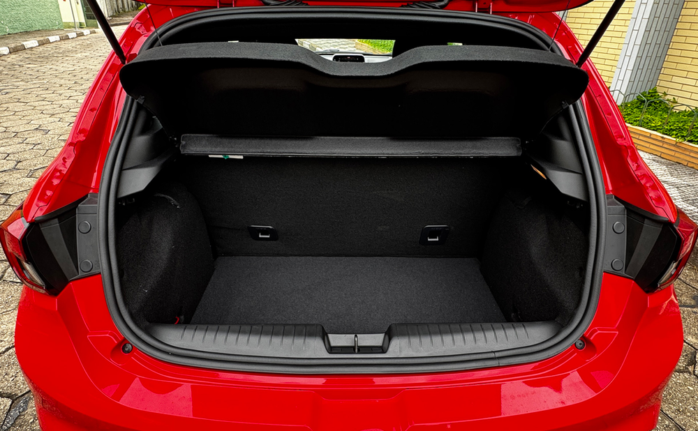 Fiat Argo Drive CVT: 5 razões para comprar e 5 motivos para fugir do hatch