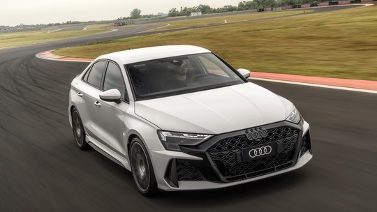 Audi RS3 Sedan retorna ao Brasil após superar BMW M2 em pista de F1