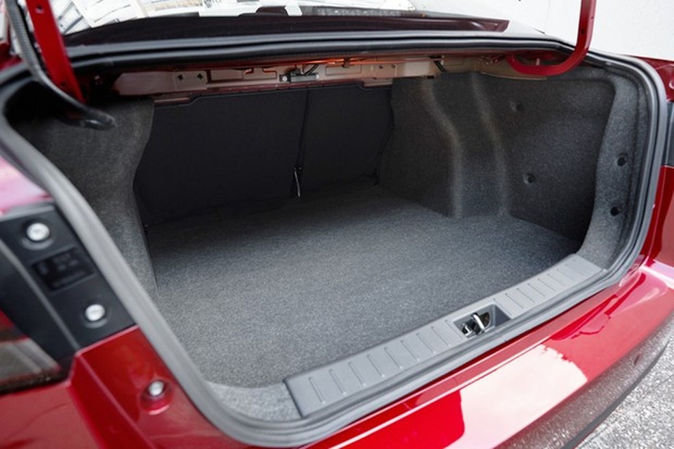 Porta-malas tem volume equivalente ao do Toyota Camry (Foto: Divulgação) — Foto: Auto Esporte